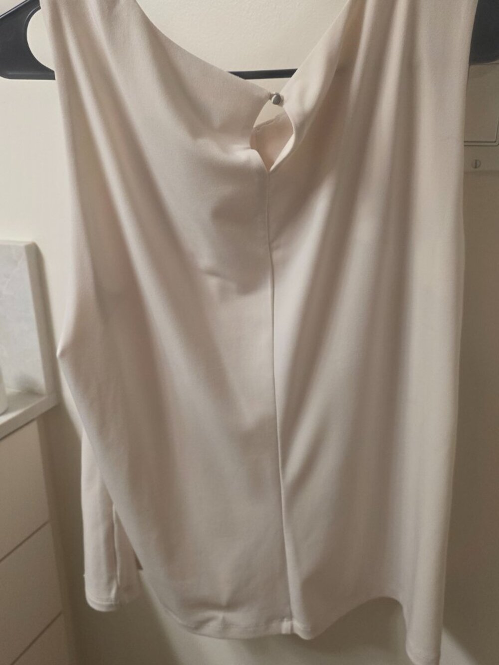 Calvin Klein Cream Pleated Neck Sleeveless Blouse - Picture 8 of 11